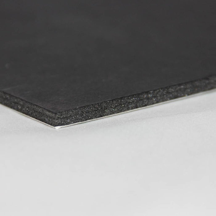 Zelfklevend foamboard 5mm 70x100 zelfklevend/zwart (25 platen) - foamboarden.nl